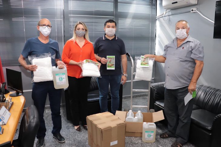 Sindicato dos Servidores de Suzano realiza doação de máscaras e álcool em gel à prefeitura