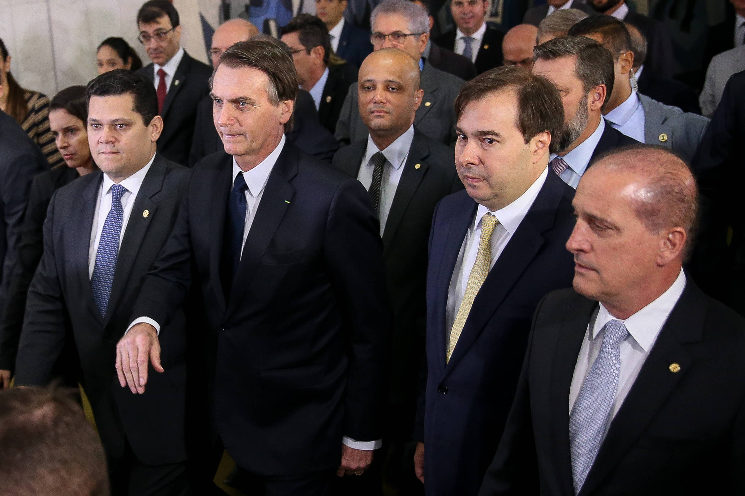 Sob crise política, Bolsonaro entrega ao Congresso proposta de reforma da Previdência