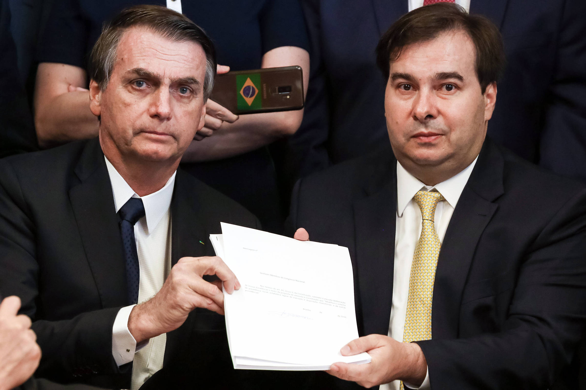 Bolsonaro trata crise como ‘página virada’ mas ainda tem obstáculos no Congresso