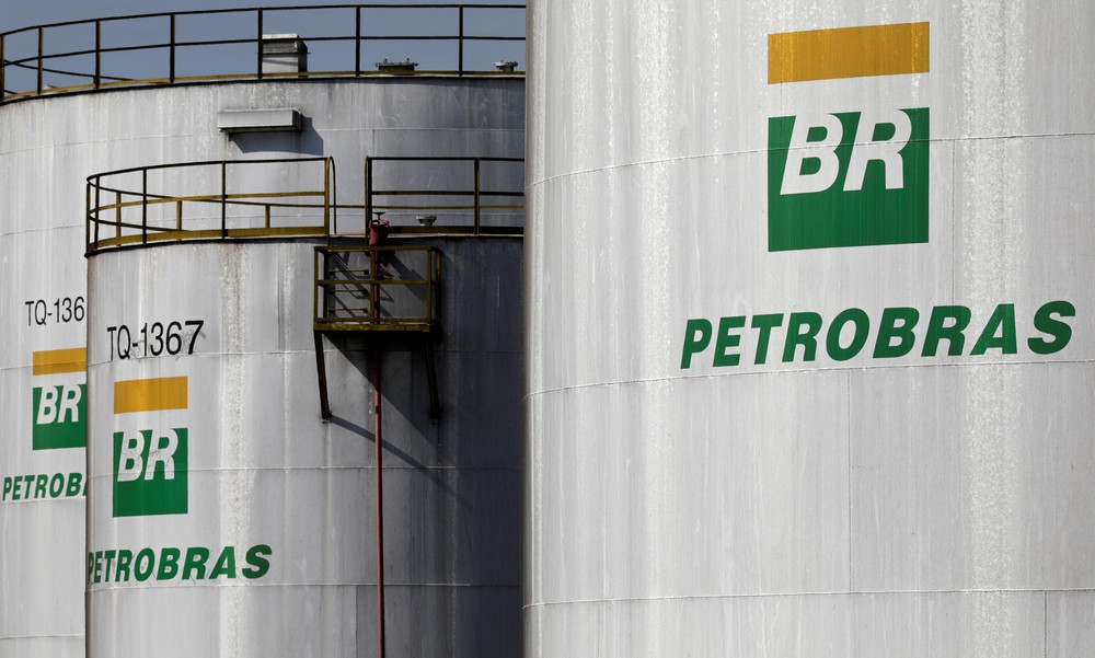 Petrobras aumenta preço da gasolina em 3,5% nas refinarias a partir de terça