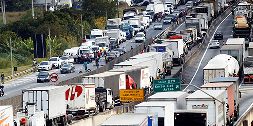 Caminhoneiros criticam alta do diesel e ameaçam greve em 10 dias