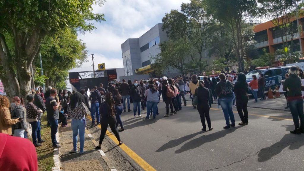 Sindicato dos Servidores Municipais de Itaquaquecetuba vai às ruas contra o corte de salários