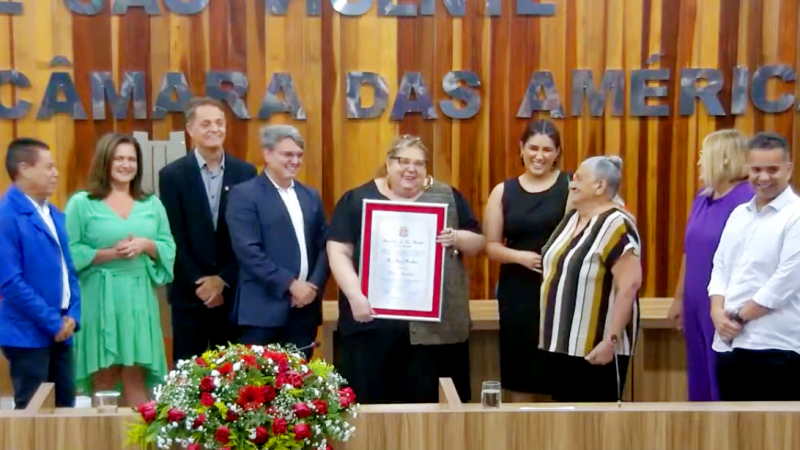 Merecidamente, nossa diretora Mara Valéria Giangiulio recebe o título de Cidadã Vicentina